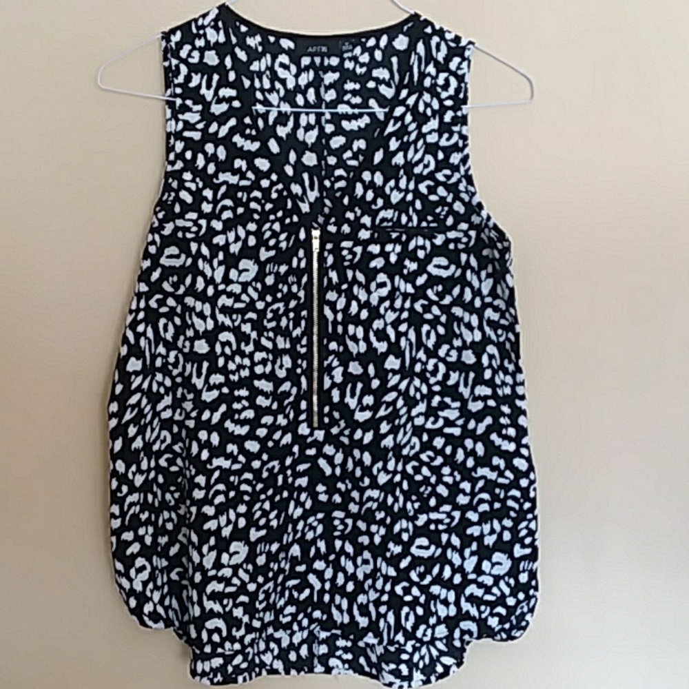Apt. 9 Classic Sleeveless Top